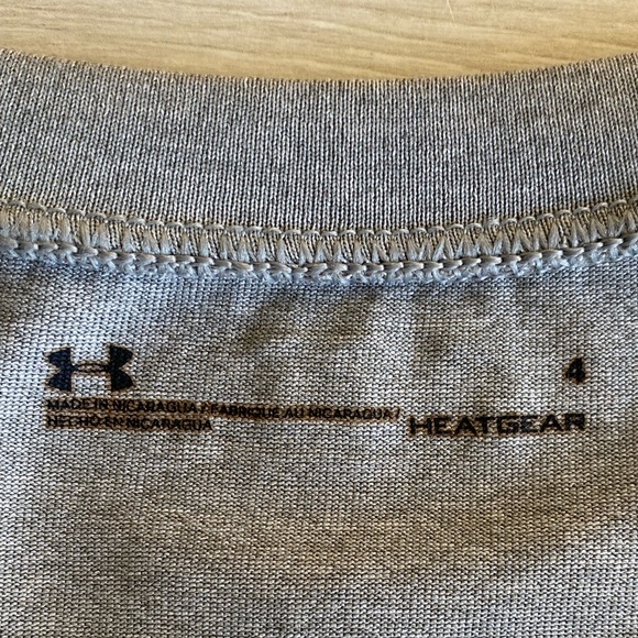 Under Armour Boys Gray Heatgear Size 4 T-Shirt - Picture 3 of 3